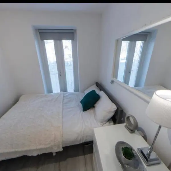 409 Clapham Rd, London SW9 9BT, UK