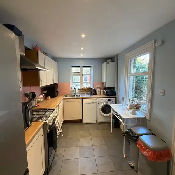 Ashbury Rd, London SW11 5UW, UK